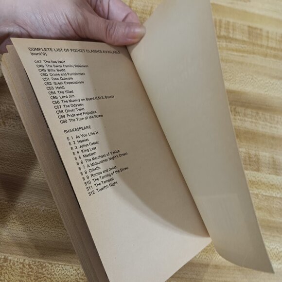 The Turn Of The Screw Henry James 1984 B&W Pocket Classics Comic Paperback VTG - Picture 10 of 10